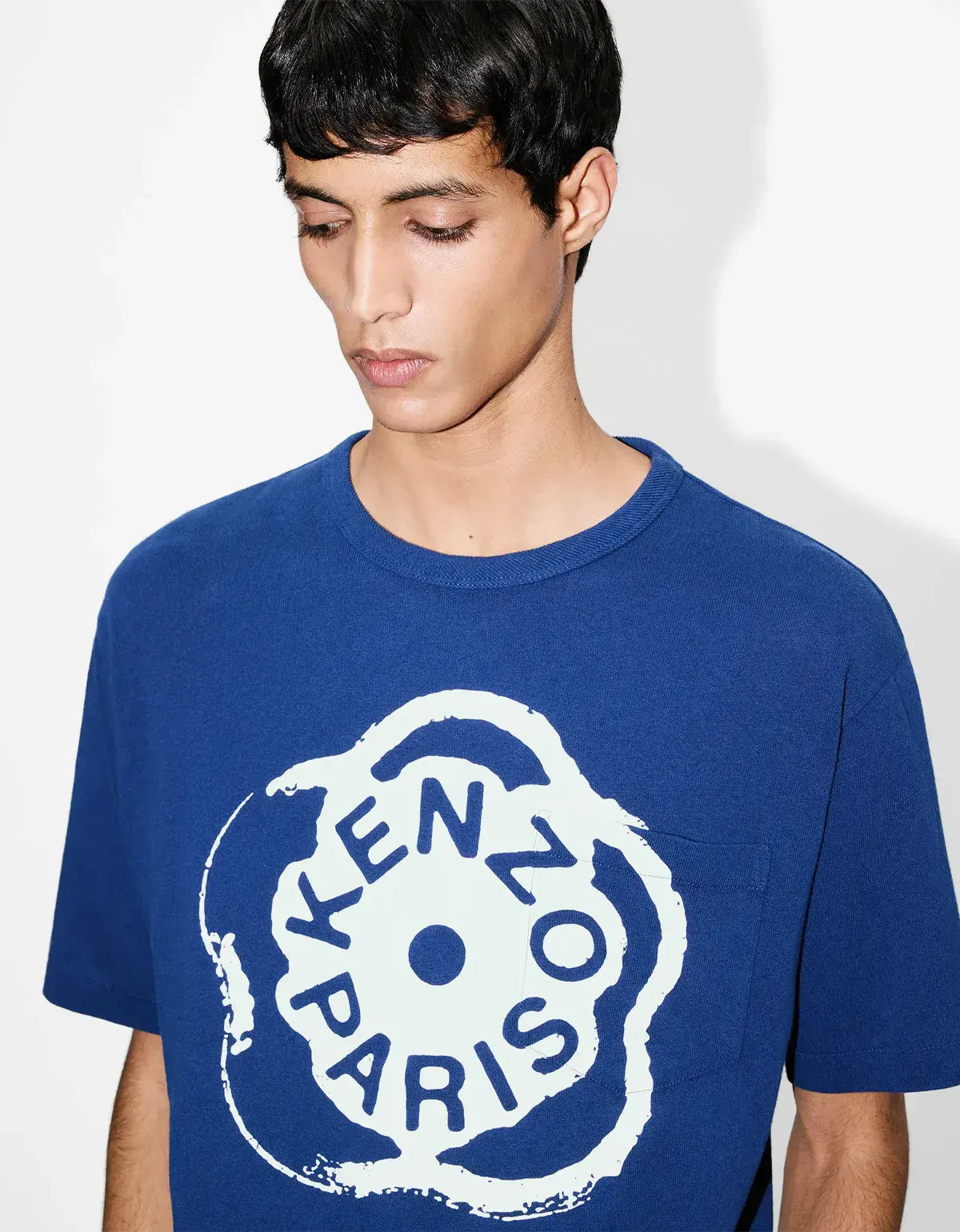 Dare to make a statement with our fantastic collection of graphic print. Take a leap! Shop our boldest graphics