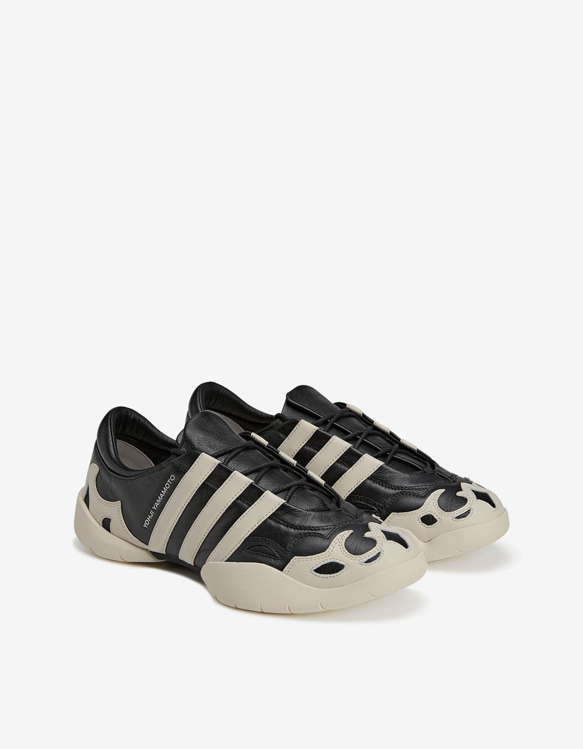 Y-3 Black Regu 2002 Trainers JR3600
