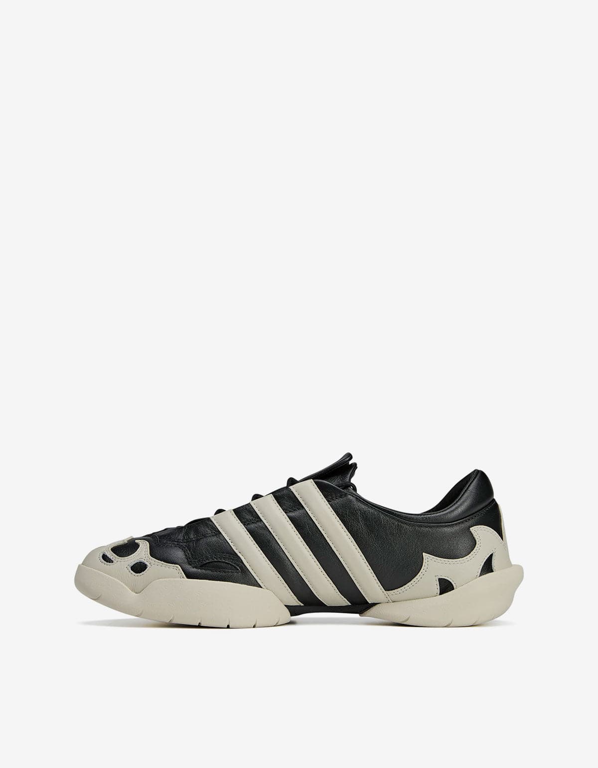 Y-3 Black Regu 2002 Trainers JR3600