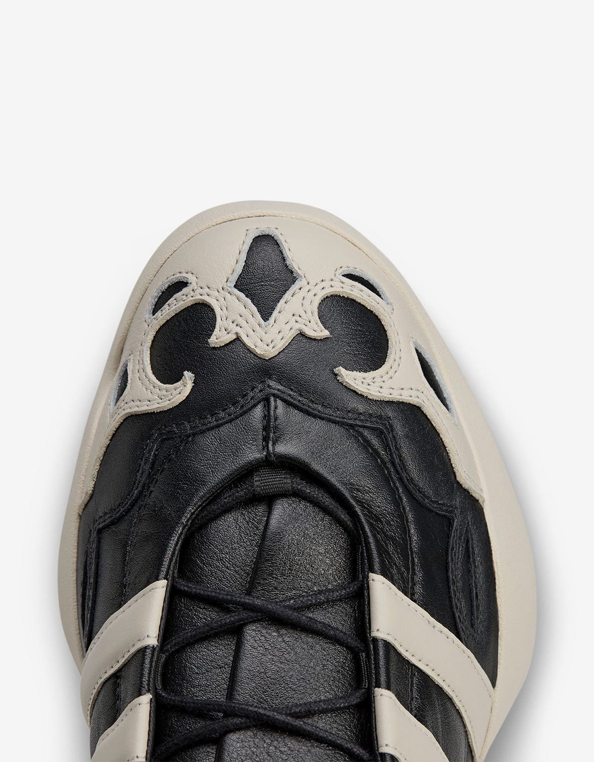 Y-3 Black Regu 2002 Trainers JR3600