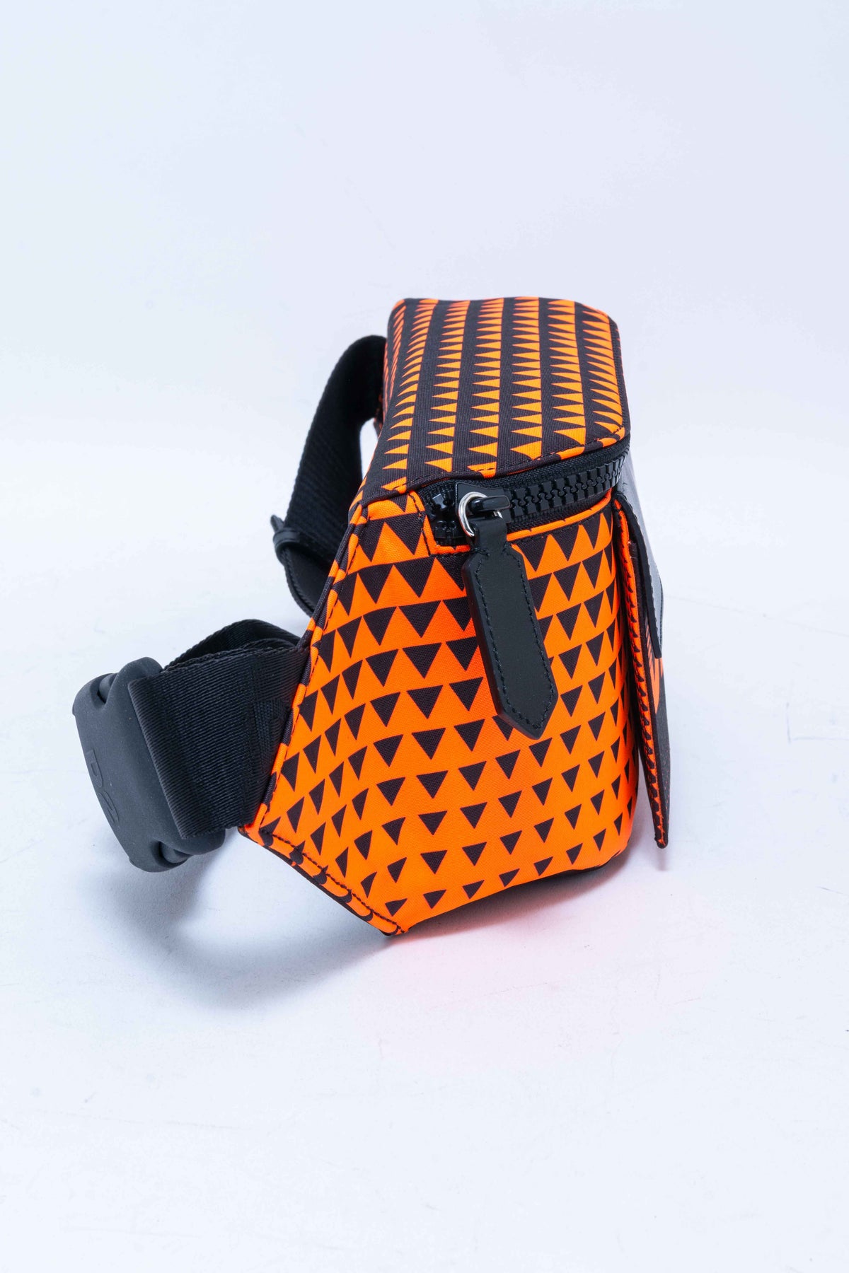 Authentic Dsquared2 Men's Luxury DSQE2 Triangle Print Belt Bag